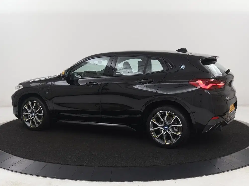 BMW X2 xDrive25e Goldplay Edition uit 2023, foto 2