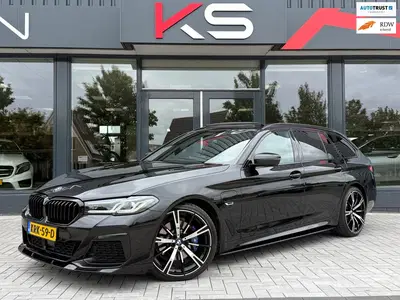 BMW 5-serie 530e Business M Pano Laser HUD Camera uit 2022