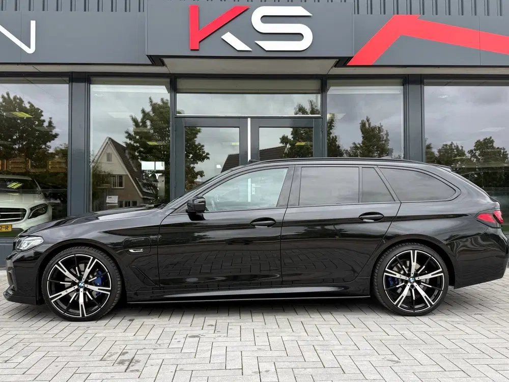 BMW 5-serie 530e Business M Pano Laser HUD Camera uit 2022, foto 10