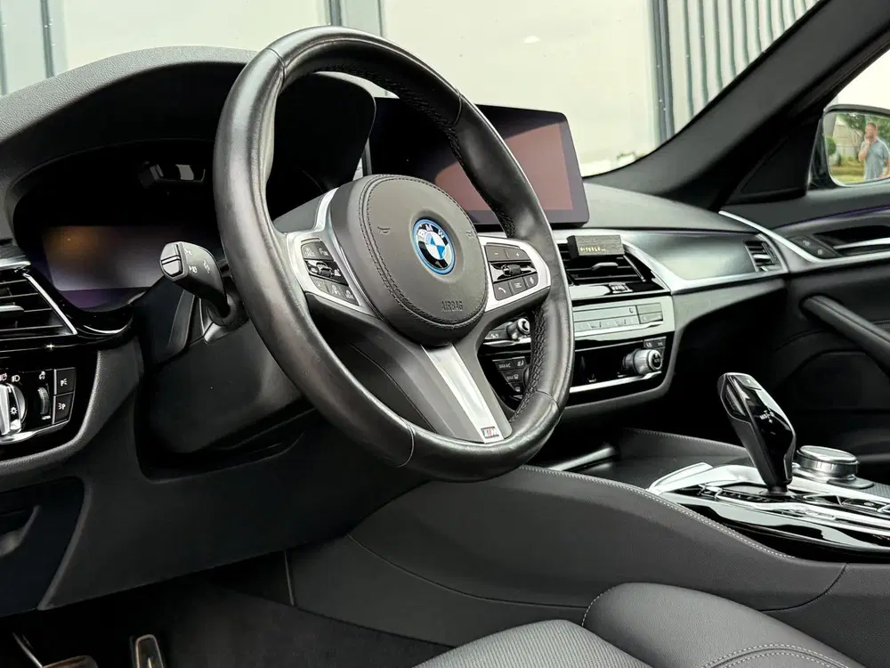 BMW 5-serie 530e Business M Pano Laser HUD Camera uit 2022, foto 13