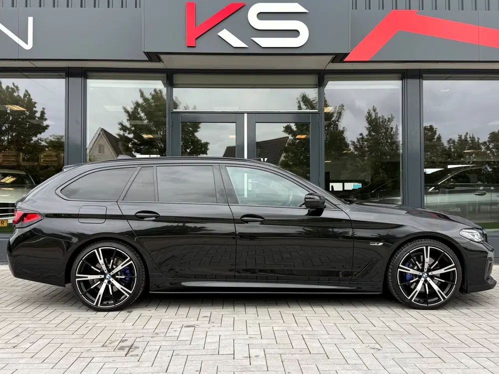 BMW 5-serie 530e Business M Pano Laser HUD Camera uit 2022, foto 8