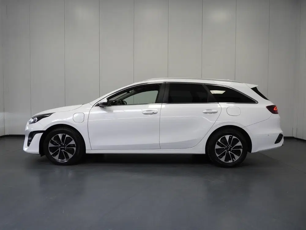 Kia Ceed 1.6 GDI PHEV Plug-In DynamicPlusLine NA uit 2022, foto 2