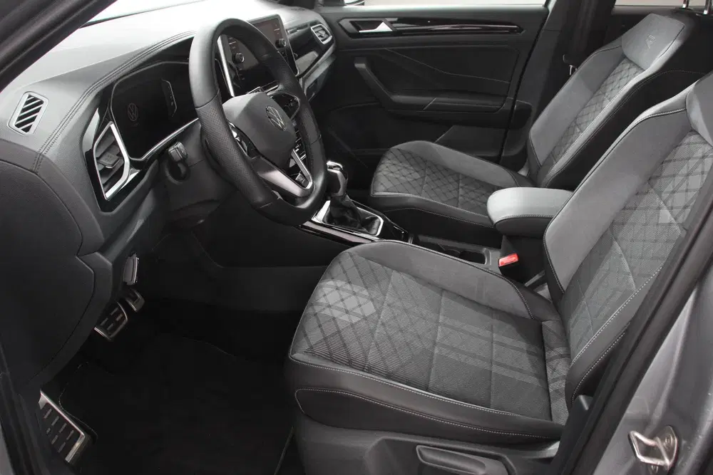 Volkswagen T-Roc 1.5 TSI 150pk DSG R-Line Navigatie Apple C uit 2023, foto 10