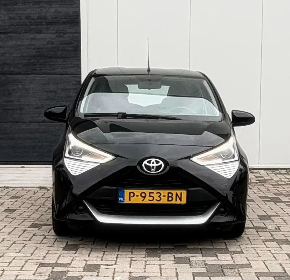 Toyota Aygo 1.0 VVT-i x-play AUTOMAAT uit 2022, foto 2