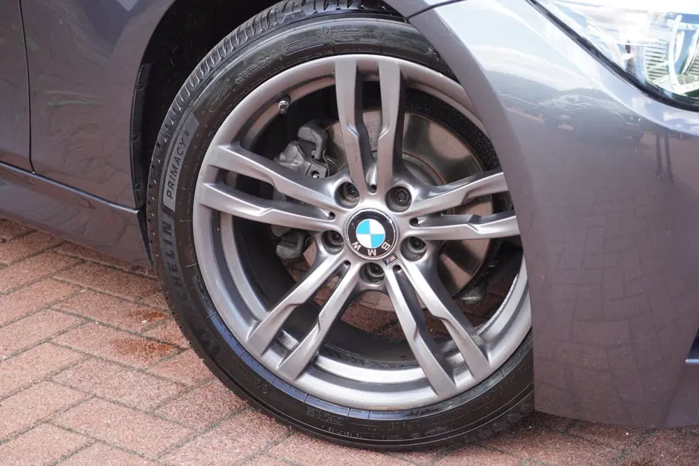 BMW 3-serie 318i M Sport elek-Klep+Led+Volleder+navi uit 2019, foto 2