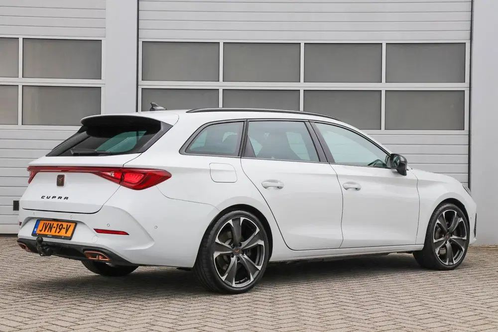 Cupra Leon 1.4 e-Hybrid 245pk VZ uit 2023, foto 2