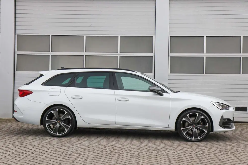 Cupra Leon 1.4 e-Hybrid 245pk VZ uit 2023, foto 3
