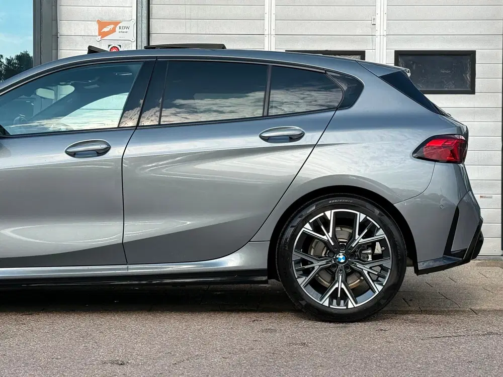 BMW 1-serie 120 M Sport Design Edition uit 2026, foto 14