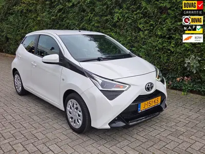 Toyota Aygo 1.0 VVT-i x-play uit 2020