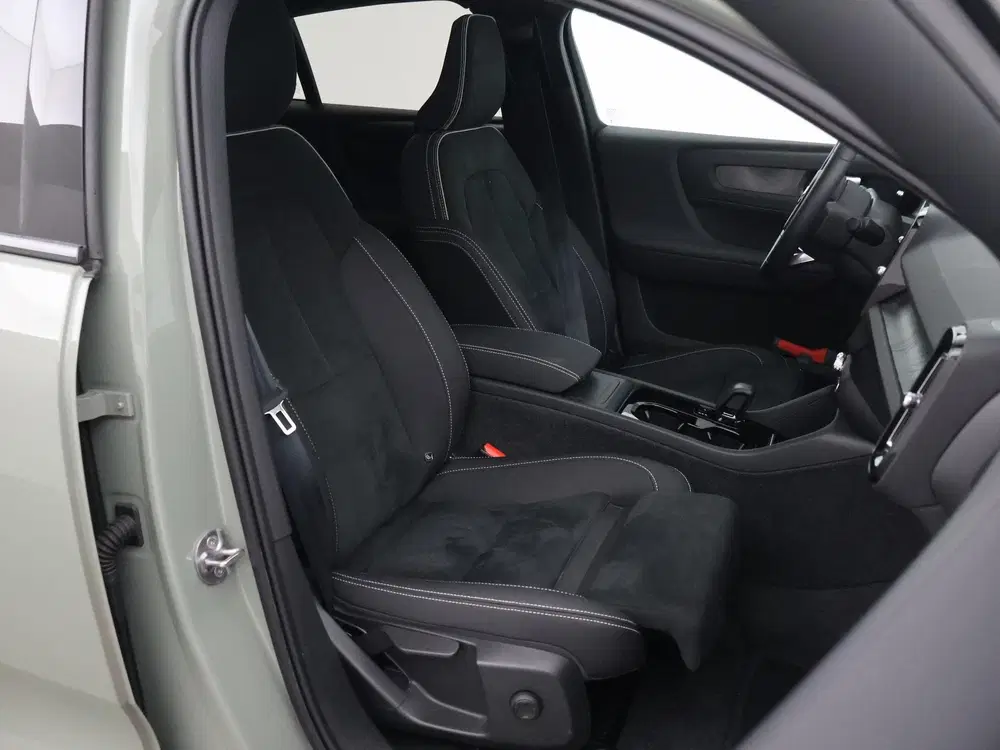 Volvo C40 SINGLE MOTOR EXTENDED RANGE PLUS 82 kWh 97 uit 2024, foto 4