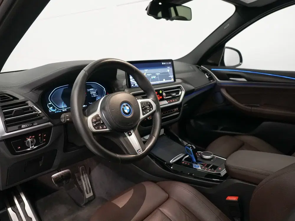 BMW iX3 80 kWh Panoramadak uit 2022, foto 2