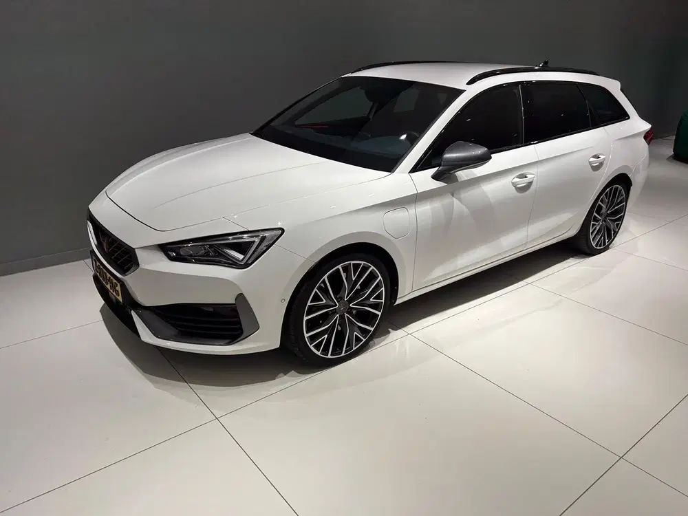 Cupra Leon 1.4 e-Hybrid 245pk DSG-6 Adrenaline uit 2021, foto 2