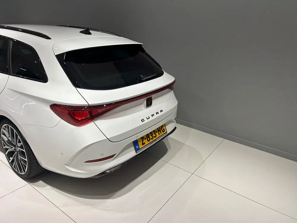 Cupra Leon 1.4 e-Hybrid 245pk DSG-6 Adrenaline uit 2021, foto 4