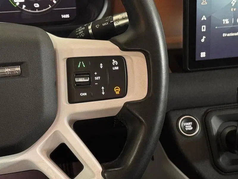 Land Rover Defender P400e X-Dynamic HSE uit 2021, foto 14