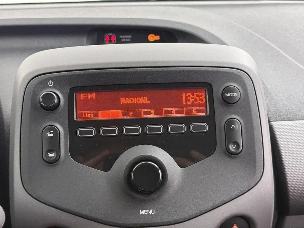 Peugeot 108 1.0 e-VTi 5Drs Active Dynamic Airco uit 2021, foto 10