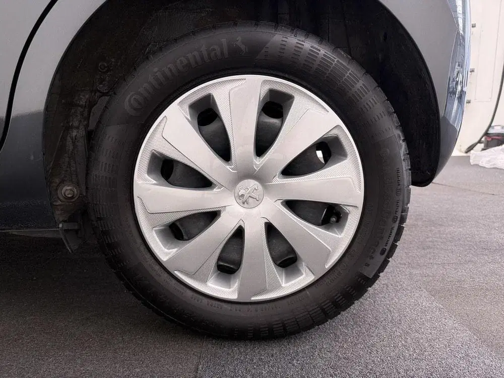 Peugeot 108 1.0 e-VTi 5Drs Active Dynamic Airco uit 2021, foto 5