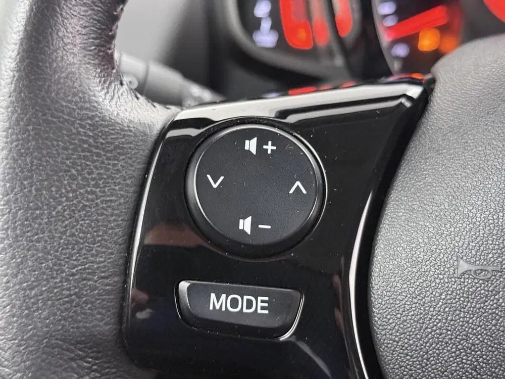 Peugeot 108 1.0 e-VTi 5Drs Active Dynamic Airco uit 2021, foto 7
