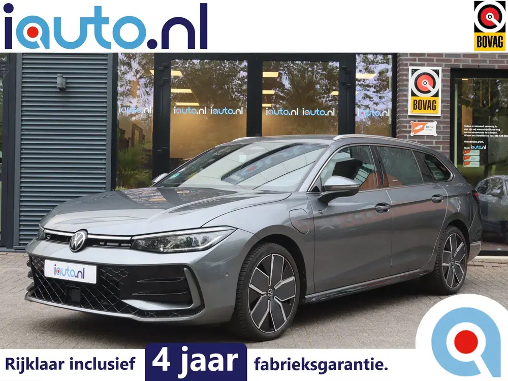 Volkswagen Passat 1.5 eHybrid R-Line Business IQ.Lig uit 2024