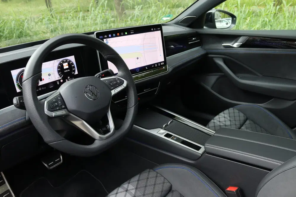 Volkswagen Passat 1.5 eHybrid R-Line Business IQ.Lig uit 2024, foto 10