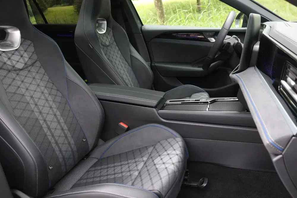 Volkswagen Passat 1.5 eHybrid R-Line Business IQ.Lig uit 2024, foto 11