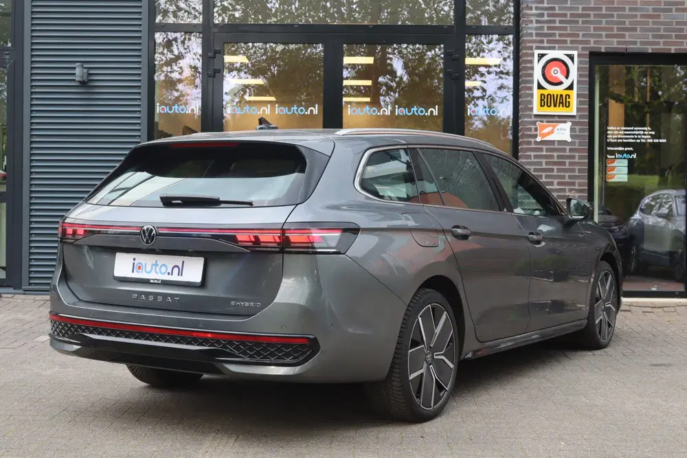 Volkswagen Passat 1.5 eHybrid R-Line Business IQ.Lig uit 2024, foto 2