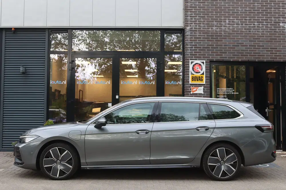 Volkswagen Passat 1.5 eHybrid R-Line Business IQ.Lig uit 2024, foto 3