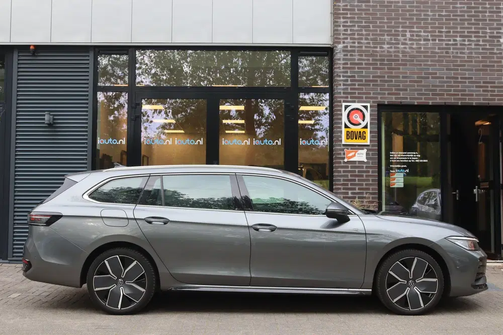 Volkswagen Passat 1.5 eHybrid R-Line Business IQ.Lig uit 2024, foto 4