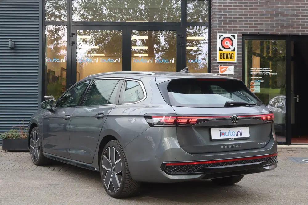 Volkswagen Passat 1.5 eHybrid R-Line Business IQ.Lig uit 2024, foto 6