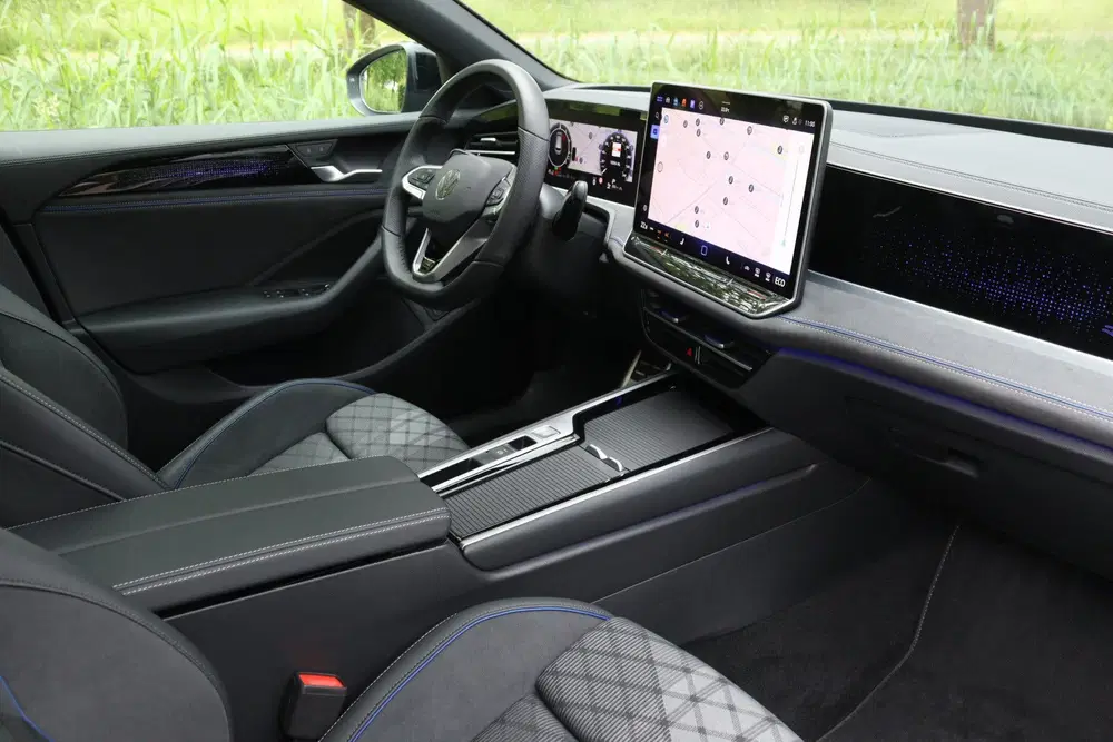 Volkswagen Passat 1.5 eHybrid R-Line Business IQ.Lig uit 2024, foto 9