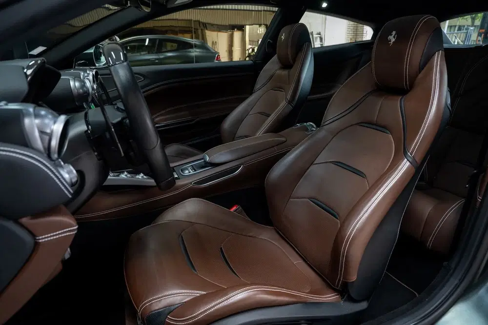 Ferrari GTC4 Lusso 3.9 V8 Lusso T uit 2019, foto 13