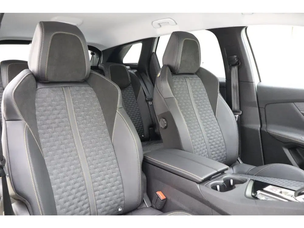 Peugeot 3008 1.6 HYbrid 225pk Automaat Road Trip Plug i uit 2022, foto 12