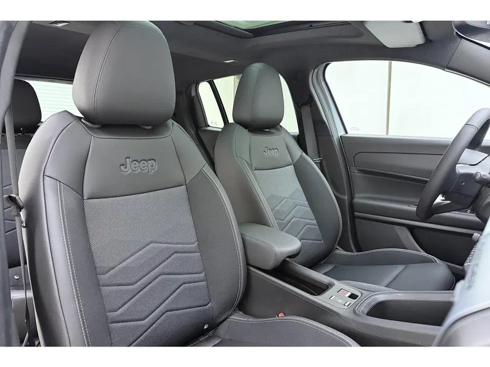 Jeep Avenger 1.2 e-Hybrid 110pk Black Edition uit 2026, foto 15