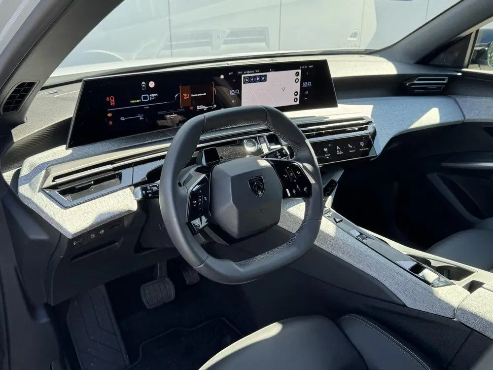 Peugeot 5008 1.6 Plug-in Hybrid 195 Allure 7p uit 2026, foto 11