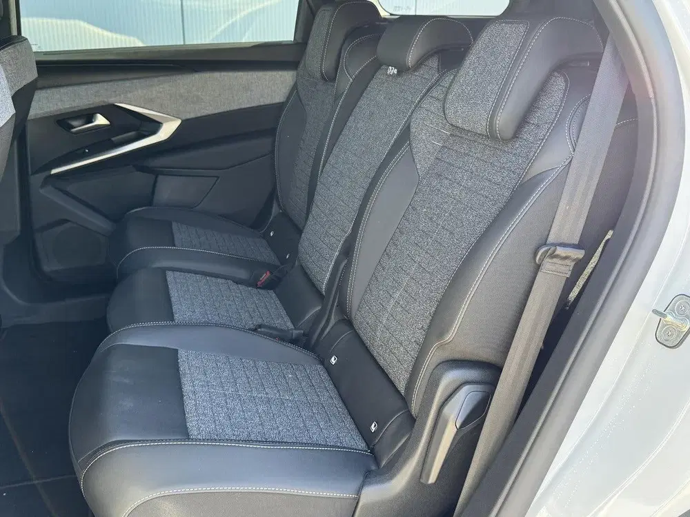 Peugeot 5008 1.6 Plug-in Hybrid 195 Allure 7p uit 2026, foto 14