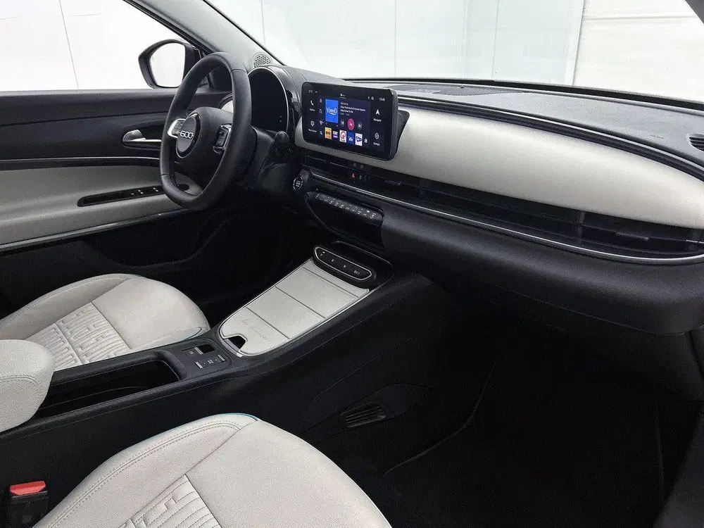 Fiat 600e 156pk La Prima 54 kWh Automaat ACCU 95% uit 2024, foto 12