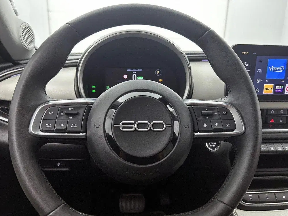 Fiat 600e 156pk La Prima 54 kWh Automaat ACCU 95% uit 2024, foto 13