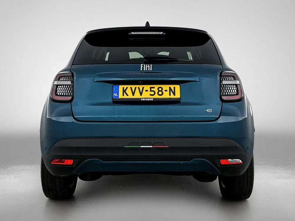 Fiat 600e 156pk La Prima 54 kWh Automaat ACCU 95% uit 2024, foto 7
