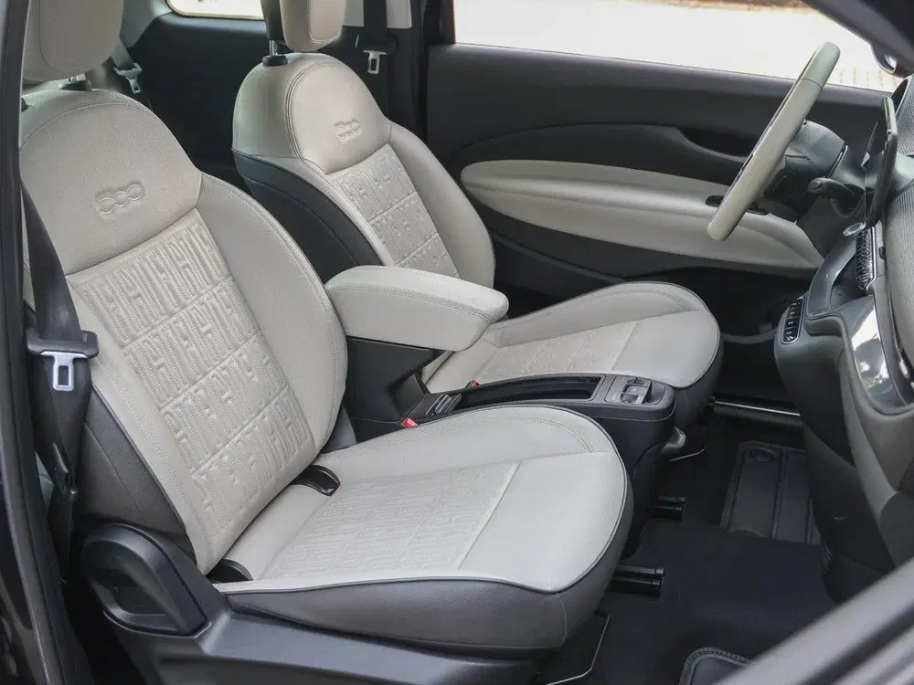 Fiat 500 E La Prima 42kWh uit 2022, foto 10