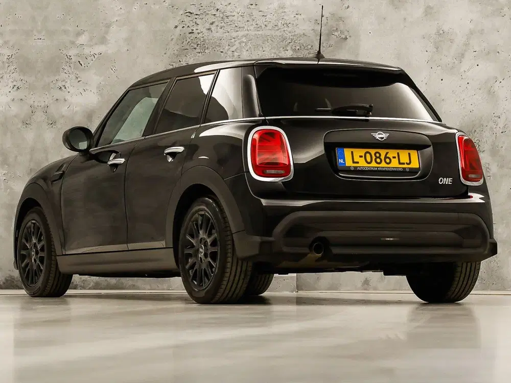 Mini One 1.5 Essential Black Sport (VIRTUAL COCKPIT uit 2021, foto 3