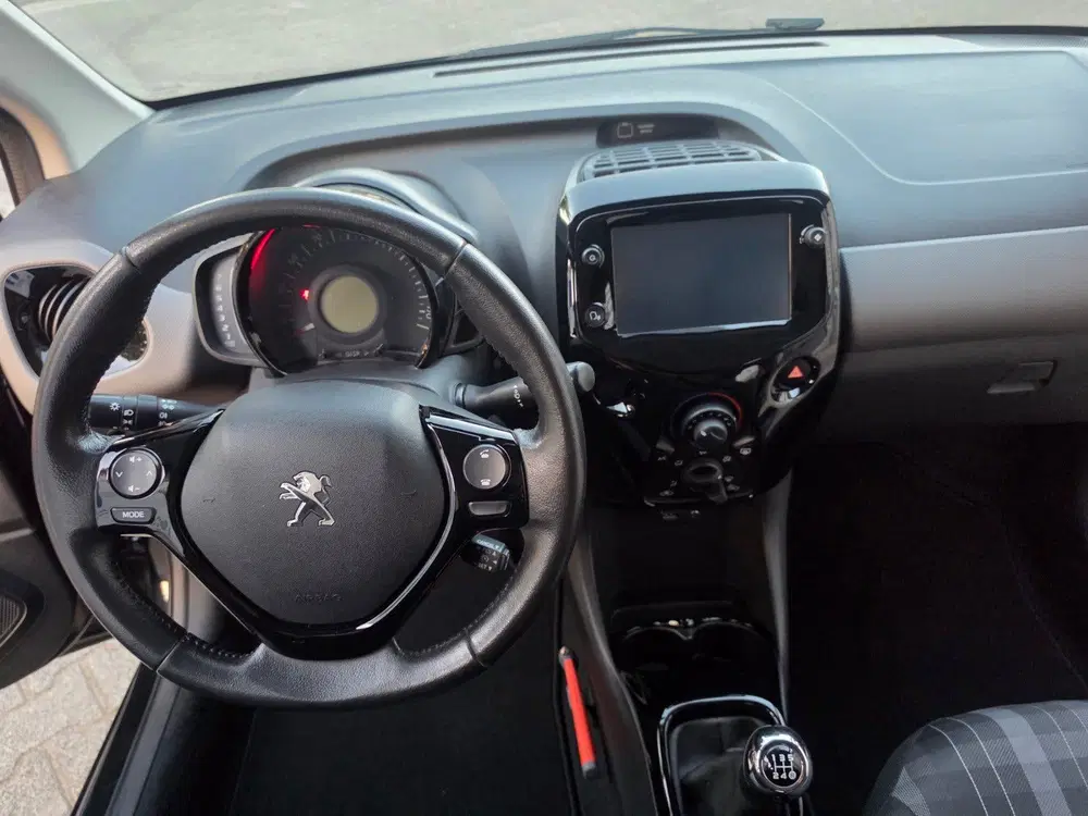 Peugeot 108 1.0 E-vti 72pk 5D 2019 Zwart Grote Onderho uit 2019, foto 13