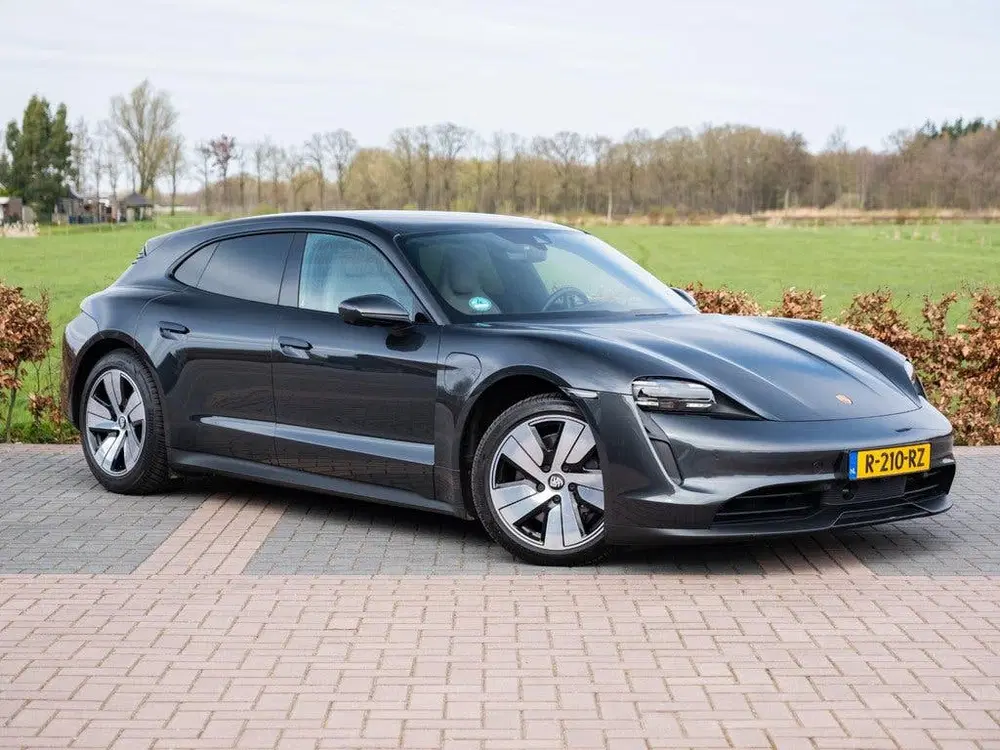 Porsche Taycan Sport Turismo 93 kWh uit 2022, foto 15