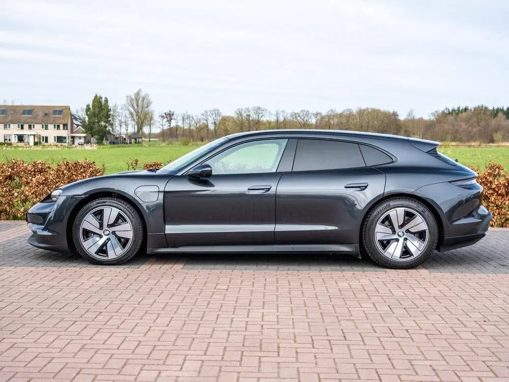 Porsche Taycan Sport Turismo 93 kWh uit 2022, foto 4