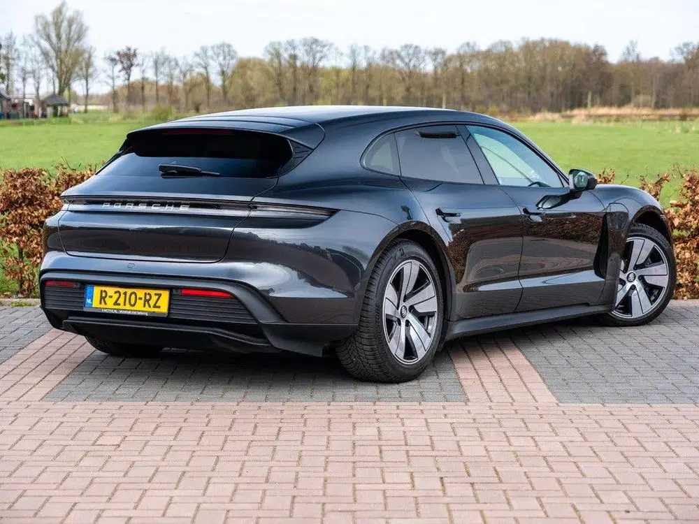 Porsche Taycan Sport Turismo 93 kWh uit 2022, foto 5