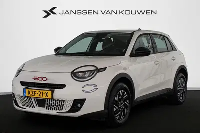 Fiat 600e RED 54 kWh Apple CarPlay Climate Control S uit 2024