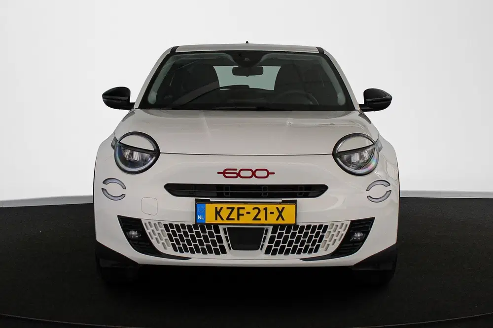 Fiat 600e RED 54 kWh Apple CarPlay Climate Control S uit 2024, foto 14