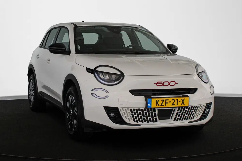 Fiat 600e RED 54 kWh Apple CarPlay Climate Control S uit 2024, foto 2