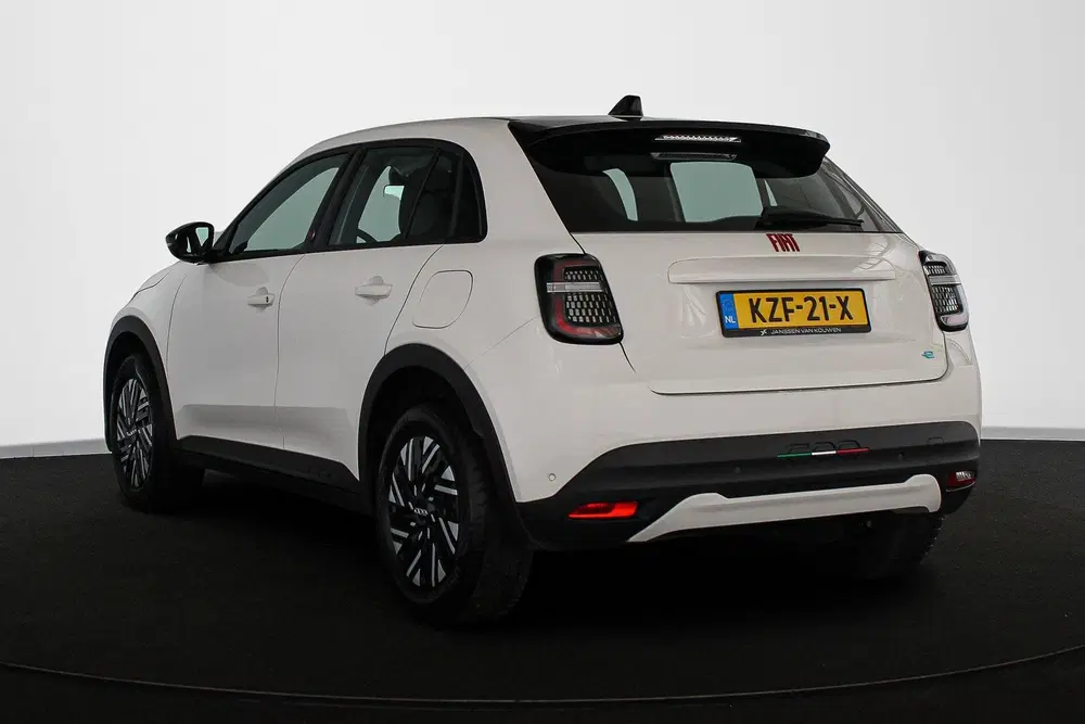Fiat 600e RED 54 kWh Apple CarPlay Climate Control S uit 2024, foto 4