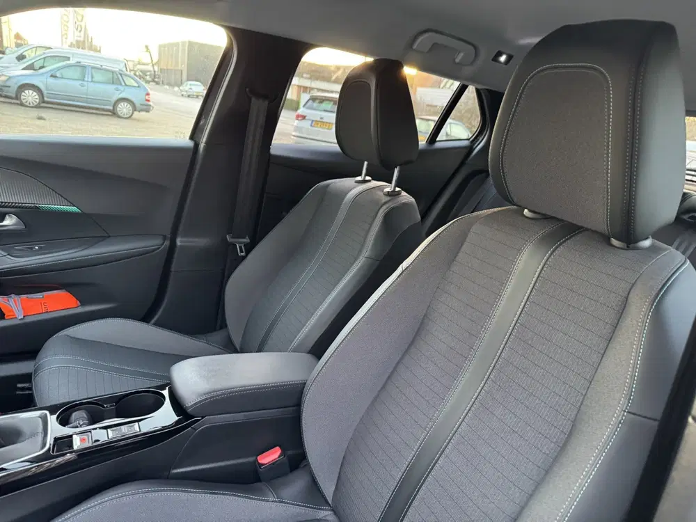 Peugeot 2008 1.2 PureTech 130pk Allure*Navigatie* (bj 2 uit 2022, foto 7