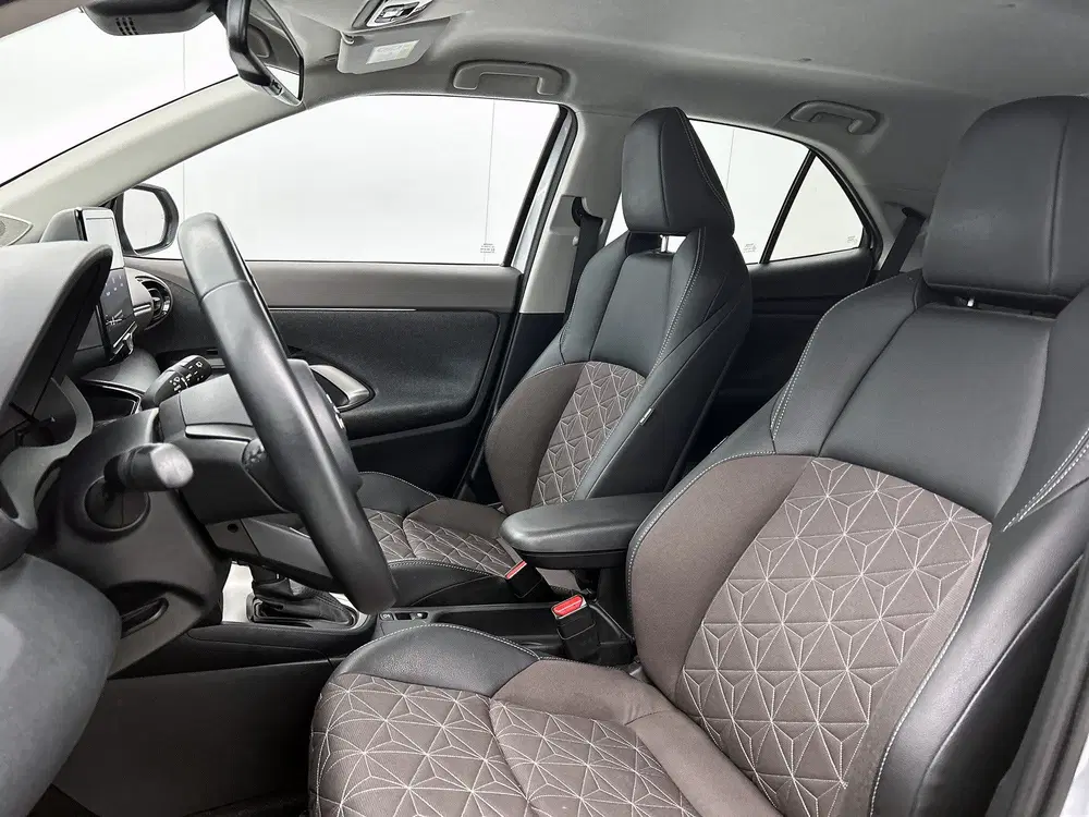 Toyota Yaris Cross 1.5 Hybrid Executive Limited uit 2021, foto 15