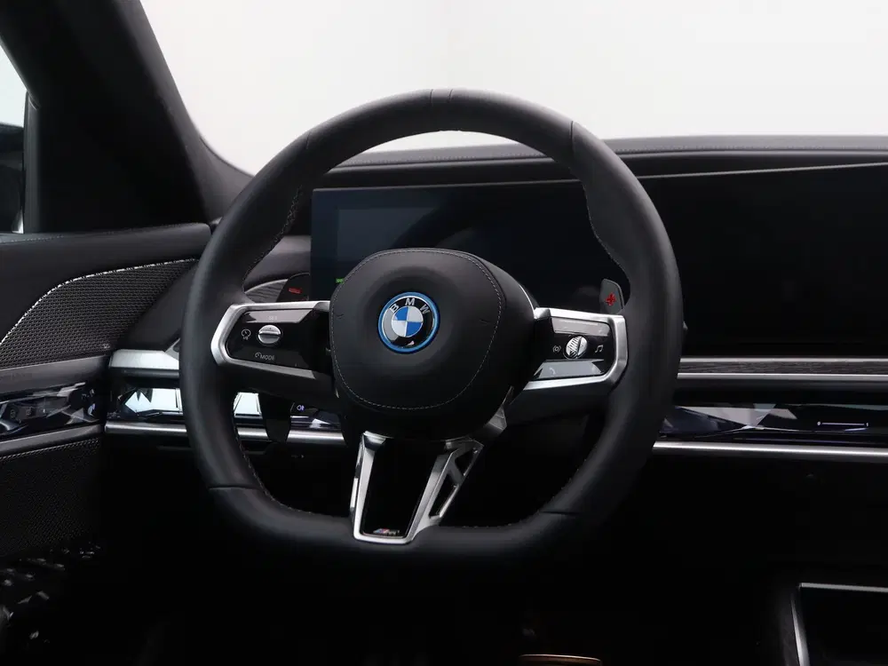 BMW 7-serie M760e xDrive uit 2025, foto 2